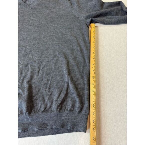 Banana Republic Men’s 100% Merino Wool V Neck Grey Sweater Sz L - Picture 5 of 6